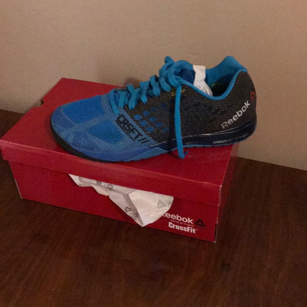 Nano 5. Barely worn.